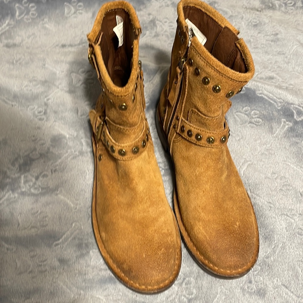 Ugg boots, tan suede, size 8.5
